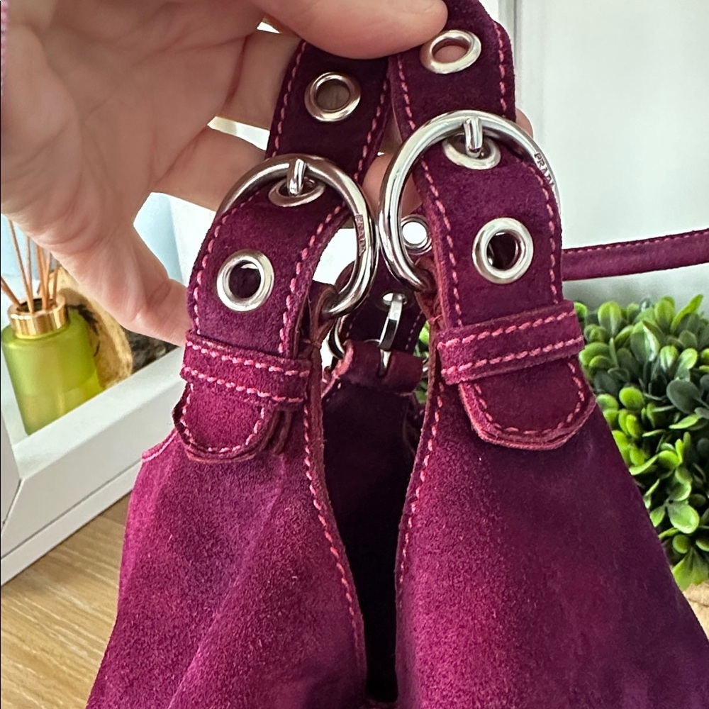 Authentic Vintage Prada Suede Triangle Logo Tote Bag –Plum color– Made in Italy - Picture 5 of 12